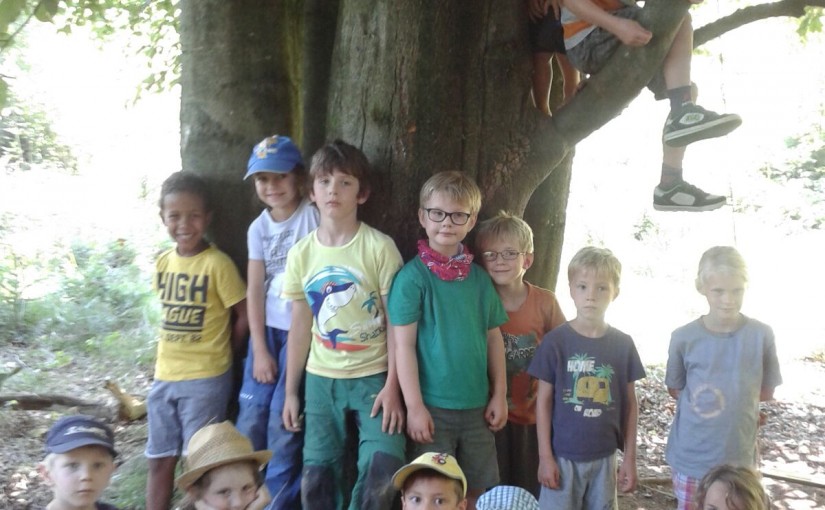 Ferienprogramm: Besuch im Waldkindergarten